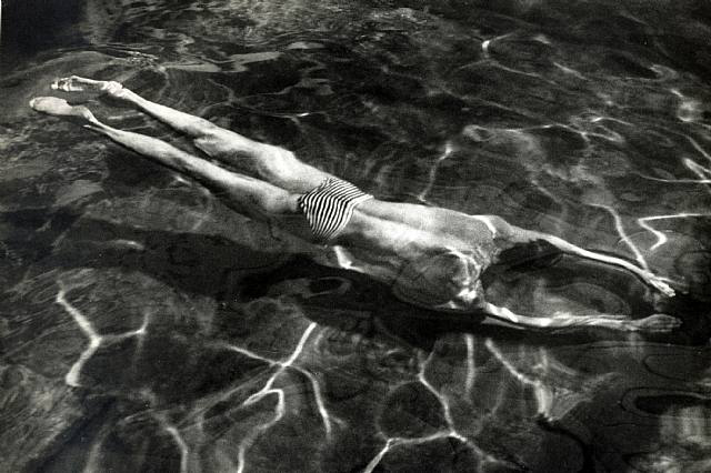 Underwater Swimmer Esztergom,1917, André Kertész