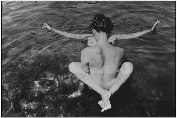 ITALY—Lovers: “One swims as one can!” 1933. © Henri Cartier-Bresson / Magnum Photos