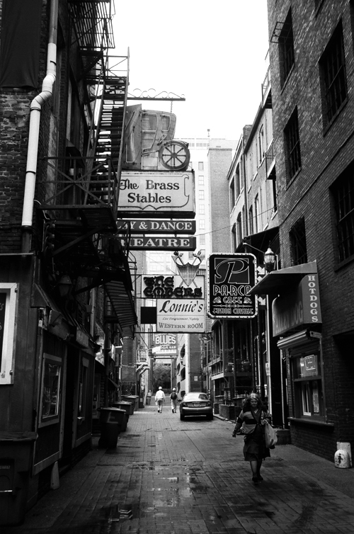 Printers Alley, Nashville, TN © Doug Kim