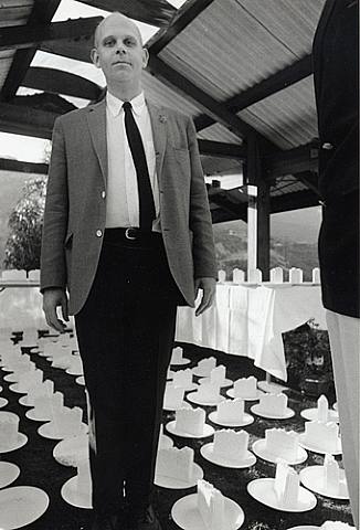 Claes Oldenburg (Portrait with Cake Slices), 1965 © Dennis Hopper