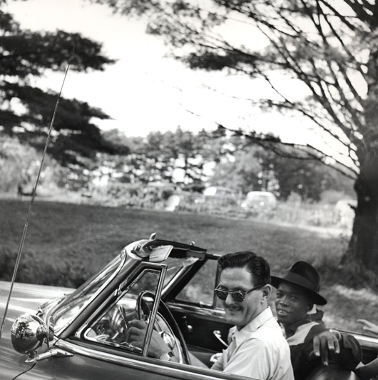 Marshall Stearns and John Lee Hooker © 1951 Clemens Kalischer