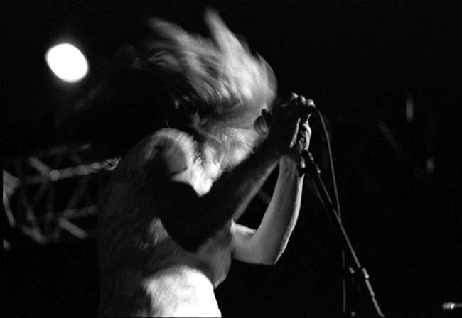 Kim Gordon, Sonic Youth, Sunset Junction 2002 © Doug Kim; Nikon F5, Nikkor 80-20mm, Kodak Tri-X