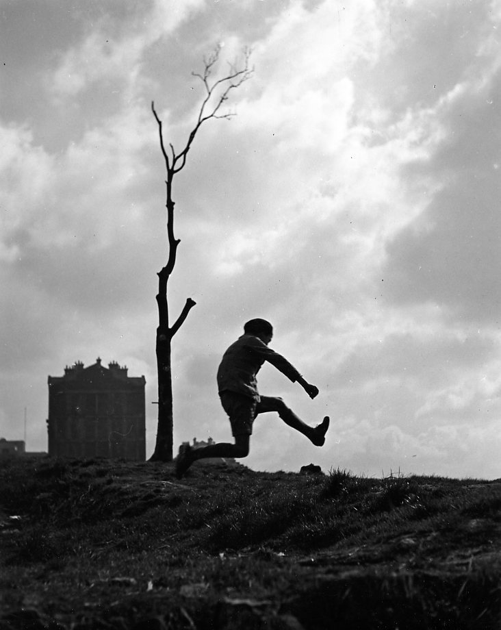 La poterne des peupliers,1932 © Robert Doisneau