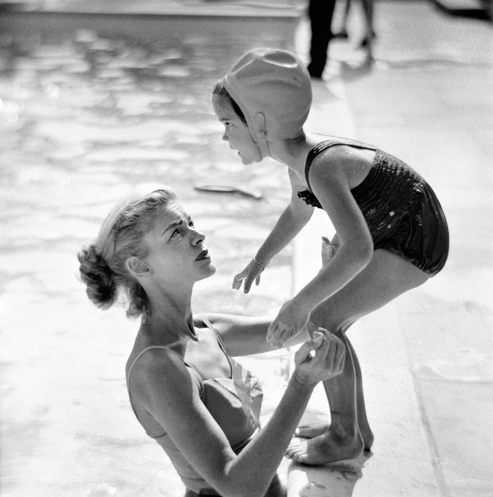 Lauren Bacall & Leslie Bogart © Phil Stern
