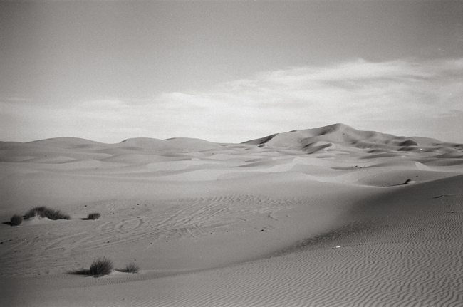 Sahara, Merzouga, Morocco; Leica MP 0.58, 35mm Summicron, Kodak Tri-X © Doug Kim