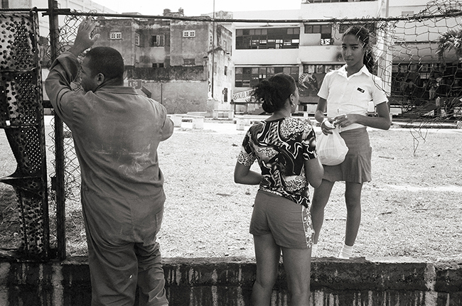 Centro Habana, Cuba; Leica MP 0.58, 35mm Summicron, Kodak Tri-X © Doug KimCentro Habana, Cuba; Leica MP 0.58, 35mm Summicron, Kodak Tri-X © Doug Kim