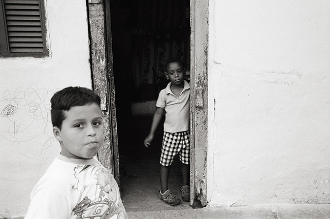 Calle F, Vedado, Havana, Cuba; Leica MP 0.58, 35mm Summicron, Kodak Tri-X © Doug Kim