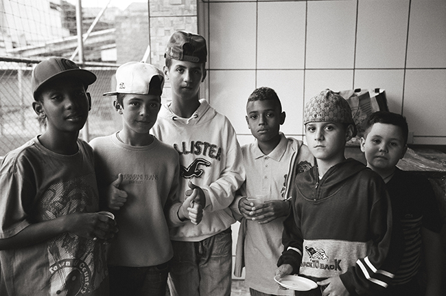 Santos-Imigrantes, São Paulo, Brasil; Leica MP 0.58, 35mm Summicron, Kodak Tri-X © Doug Kim