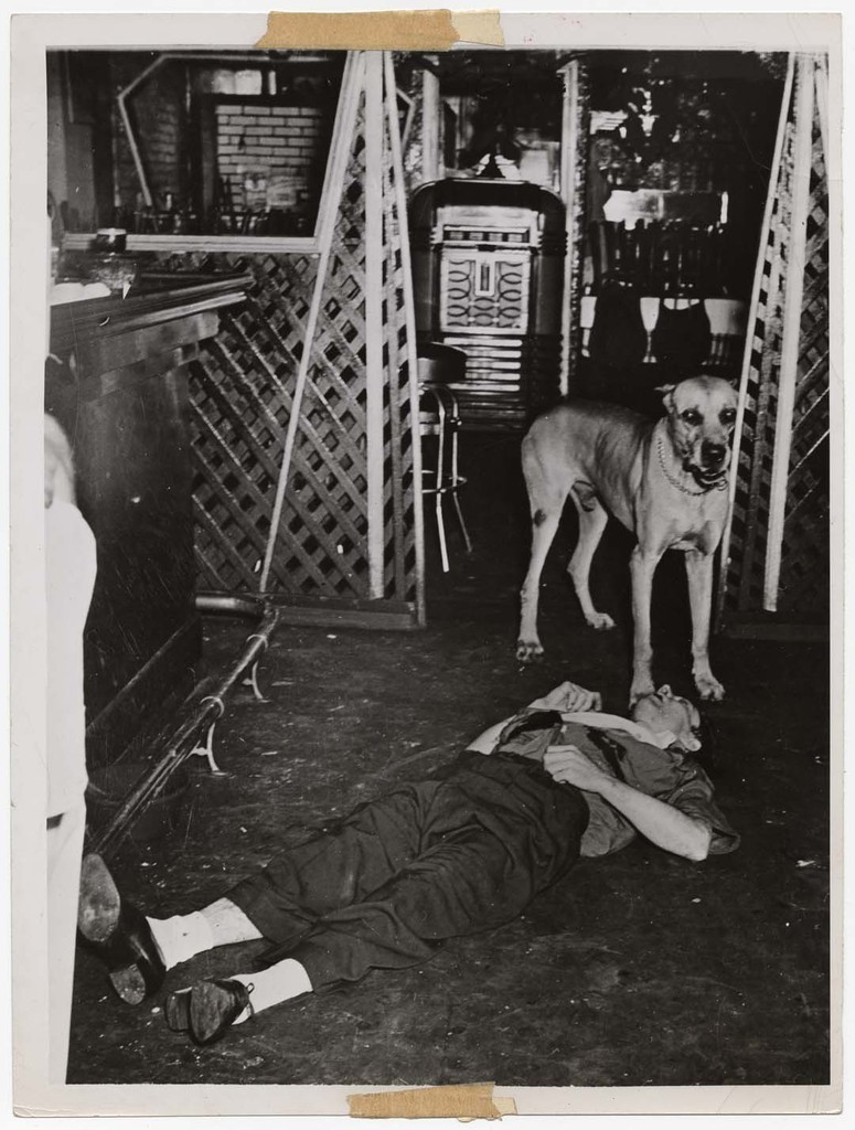 Killing Over a Glass of Warm Beer, July 31, 1941 © Weegee