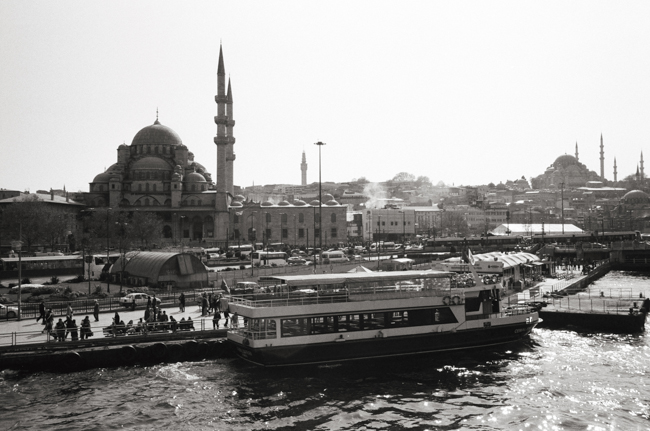 Eminönü, Istanbul, Turkey; Leica MP 0.58, 35mm Summicron, Kodak Tri-X © Doug Kim