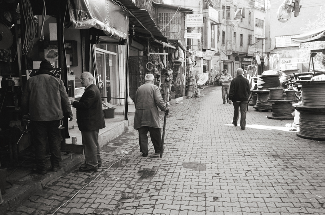 Karaköy, Istanbul, Turkey; Leica MP 0.58, 35mm Summicron, Kodak Tri-X © Doug Kim