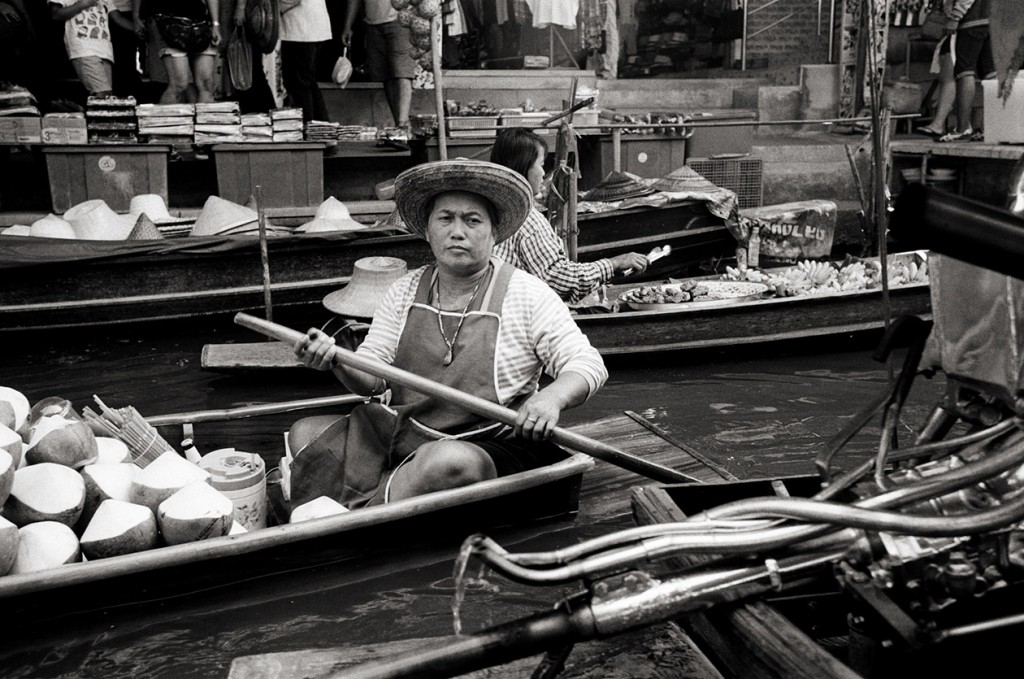 Damnoen Saduak. Floating Market, Bangkok, Thailand; Leica MP 0.58, 35mm Summicron, Kodak Tri-X © Doug Kim