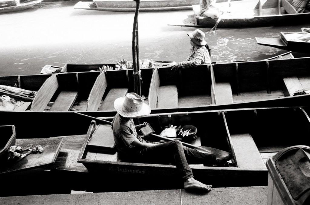 Damnoen Saduak. Floating Market, Bangkok, Thailand; Leica MP 0.58, 35mm Summicron, Kodak Tri-X © Doug Kim