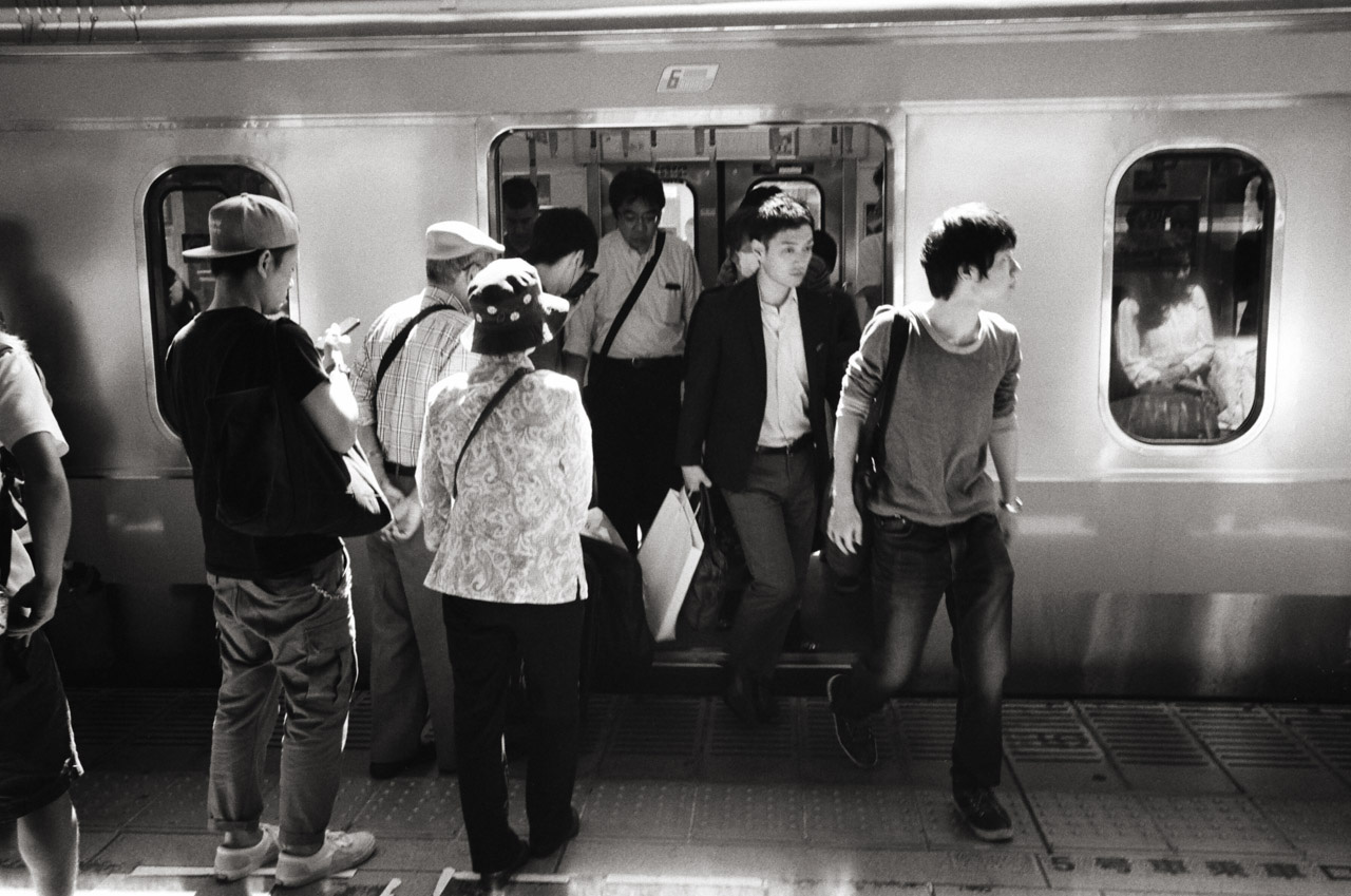 Koenji, Tokyo, Japan; Leica MP 0.58, 35mm Summicron, Kodak Tri-X © Doug Kim