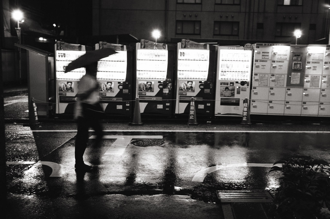 Shinjuku, Tokyo, Japan; Leica MP 0.58, 35mm Summilux, Kodak Tri-X © Doug Kim