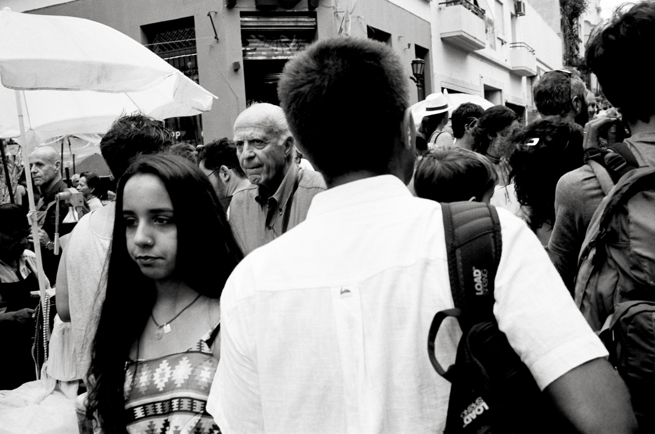 San Telmo, Buenos Aires, Argentina; Leica MP 0.72, 35mm Summilux, Kodak Tri-X © Doug Kim street fair, dancing, artists, tourists, sightseeing, street life