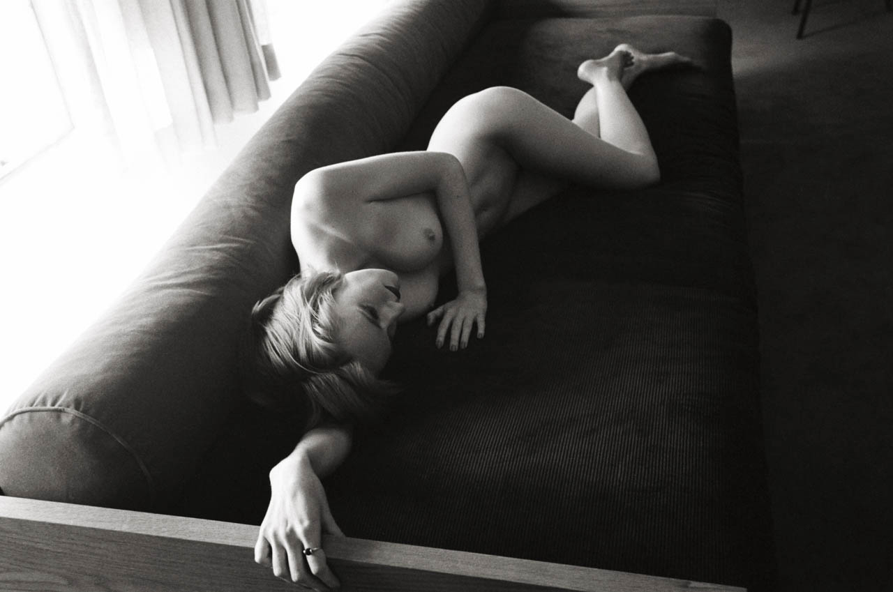 V, Los Angeles Leica MP 0.58, 35mm Summicron, Kodak Tri-X © Doug Kim nude model naked sexy boudoir beautiful
